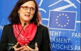 Malmström dijo que el TTIP no afectará la forma en que se prestan los servicios públicos, como salud o educación, sino que permitirá prestarlos con menos costes.