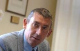 Comprendemos que la identificación de soldados enterrados en el Cementerio de Darwin es un tema muy sensible, sostuvo el legislador Ian Hansen 