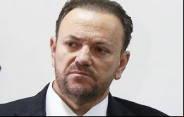 La presidente va a dialogar con los trabajadores, pero por las redes sociales. Es una forma de darle valor a otros medios de comunicación, afirmó Edinho Silva