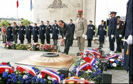 Hollande recordó a los ses que la guerra ”no está tan lejos de nosotros, en Ucrania (...), en Oriente Medio, o sea a cuatro o cinco horas de avión”