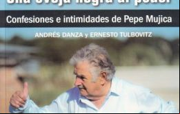 Según el libro Una oveja negra al poder Rousseff envió un avión a Montevideo para que un emisario viera las pruebas del golpe de estado
