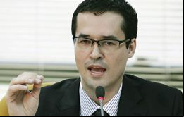 “Necesitamos una reforma política, aprobación de medidas contra la impunidad. Se reclaman reformas estructurales y sistemáticas”, dijo el fiscal Dallagnol.
