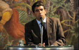 ”Estoy convencido, que las perforaciones a hacerse a fin de año y principios del próximo, en tierra como en mar, van a encontrar hidrocarburos” afirmó Sendic.