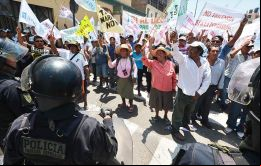 Un nuevo choque con la policía dejó un muerto, el cual sería el cuarto fallecido desde que estallaron hace 60 días las protestas contra el proyecto cuprífero Tía María.