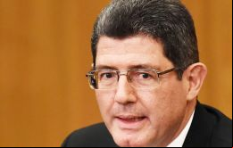 El ministro de economía de Brasil Joaquim Levy parece no haber pasado el primer examen de las calificadoras 