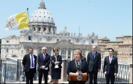 La nota oficial del Vaticano refirió que “fueron afrontados temas de común interés, como la salvaguardia de la vida humana, la educación y la paz social”. 