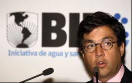 “Nuestra región sufre de una brecha de infraestructuras” y eso acarrea “grandes costes” por ejemplo en términos de carestía de fletes, señaló Moreno