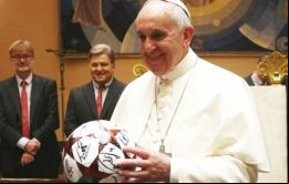 Según el acuerdo con el Papa por cada gol de la Copa América, programas educativos del Vaticano iban a recibir 10.000 dólares.