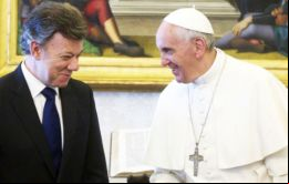 El jefe de Estado aseguró que el Papa le dijo que era el mandatario por el que más oraba, algo que Santos agradeció y le pidió que lo siguiera haciendo. 