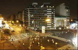 Vecinos de numerosos barrios de Buenos Aires se manifestaron la noche del miércoles bloqueando calles para reclamar que se les devuelva el suministro
