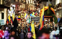 Las protestas contaron con la presencia de los alcaldes de Guayaquil, Jaime Nebot, y de Quito, Mauricio Rodas, ambos aclamados por manifestantes