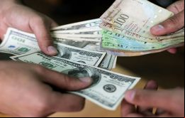 El dólar paralelo superó esta semana los 600 bolívares, menos de una semana después que superara los 500 bolívares con una pérdida de 72% en el año 