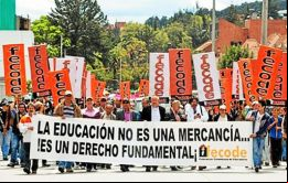  La decisión de mantener el paro indefinido se produce 48 horas después que  Bachelet enviara una carta al Magisterio, donde los invitaba a “hacer historia”