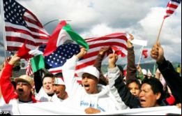 En California viven 14,99 millones de personas que en la encuesta del censo, fecha junio se definen como latinas, frente a 14,92 que se definen como blancas