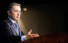 “La caída de crecimiento en el corto plazo está asociado a un menor crecimiento de la demanda interna, del consumo y de la inversión”, sostuvo Uribe