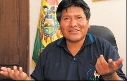 Eso no está bien. Yo los quiero hacer reflexionar: no son funcionarios públicos, son servidores públicos, explicó el Víctor Hugo Vásquez