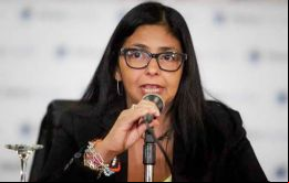 ”Secretario @JohnKerry cese sus intenciones intervencionistas en nuestro país, inisibles y violatorias del Derecho Internacional”, señaló Delcy Rodríguez