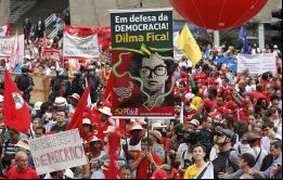 La manifestación en favor de Rousseff, convocada principalmente por la CUT, la mayor central sindical busca contrarrestar las protestas contra el gobierno