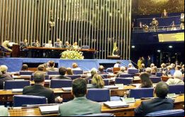 La votación se extendió hasta bien entrada la noche del miércoles y 320 diputados votaron a favor de la propuesta, 152 en contra y uno se abstuvo.