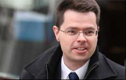 Si estás aquí ilegalmente, vamos a tomar medidas para impedir que trabajes, alquiles un apartamento, abras una cuenta bancaria amenazó Brokenshire