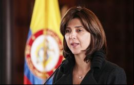 “El consejo permanente toma la decisión de una reunión (de cancilleres) solicitada por Colombia para tocar este tema. El lunes sabremos” dijo Holguín