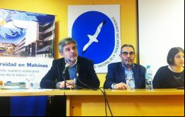 Filmus anunció el programa de becas supuestamente de la Universidad Nacional de San Juan Bosco, que serían ofrecidas a estudiantes de las Falkland Islands.