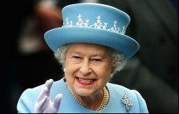 Según funcionarios reales, a eso de las 16:30 GMT Isabel batirá el récord de su tatarabuela Victoria en el trono: 63 años, siete meses y dos días, de 1837 a 1901.