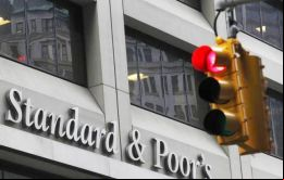 S&P destacó el deterioro creciente de las cuentas fiscales y puso en duda la capacidad del gobierno para lograr que el Congreso apruebe los presupuestos 