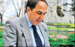 “La propuesta señala claramente que se va a pedir a la Asamblea que permita al compañero Evo Morales postularse por dos gestiones más”, dijo Gustavo Aliaga