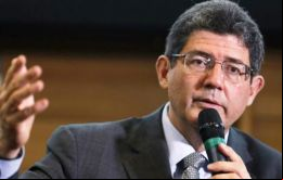 ”Existe un problema difícil que será vencido con responsabilidad, el gobierno va a cortar gastos, va a hacer más de lo que ya estaba haciendo”, dijo Levy.