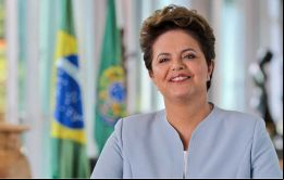 Un gobierno elegido democráticamente no puede dejar de serlo más que por el voto democrático. En un sistema presidencialista con Dilma a la cabeza