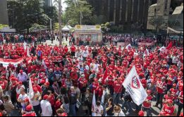 La concentración de la CUT, la principal central sindical de Brasil y vinculada al PT de Dilma Rousseff se desarrolló frente a la FIESP de Sao Paulo