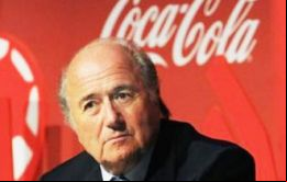 “Por el bien del juego, Coca-Cola Company llama al presidente de la FIFA, Joseph Blatter, a renunciar de inmediato”, afirmó la empresa de bebidas