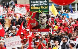  Según la CUT, aliada del PT, miles participaron en el Día de Movilización en Defensa de la Democracia, de la Petrobras y en contra del Ajuste Fiscal. 