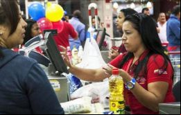 Al momento se requieren 10,6 salarios mínimos para poder adquirir la canasta básica familiar para una familia venezolana de cinco .