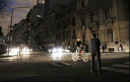 Unas 20.000 personas, según cálculos oficiales, continúan sin luz por una avería que comenzó el martes y que llegó a afectar a más de 110.000 s.