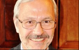 El legislador electo MLA Barry Elsby el organizador de la jornada y gran entusiasta de promocionar la diversidad cultural que atesoran las Falklands 