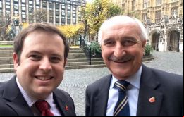 MP Doughty  se reunió con el Consejero Mike Summers en el día de ayer y confirmó su deseo de viajar a las Falklands