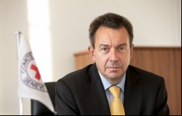 Maurer manifestó optimismo sobre el avance del  proceso tras la reunión con la contraparte británica y un representante de las Falklands, MLA Mike Summers. 
