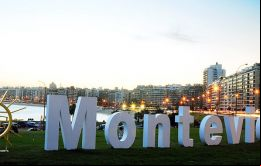 Precisamente de Montevideo, y parafraseando a la escritora Carolina De Robertis, destaca que se trata de la más tranquila en América Latina.