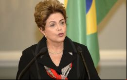 La cláusula democrática ya existe en el Mercosur, pero requiere de hechos determinados, declaró Rousseff en rueda de prensa en Paris