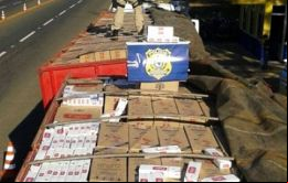 La carga era transportada en diez camiones de gran porte y sólo una persona quedó detenida, el chofer de uno de estos camiones. El resto finalmente escapó