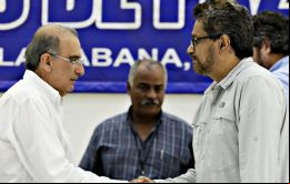  Humberto de la Calle e Iván Márquez rubricaron el documento que también fue suscrito por los representantes de los países garantes del proceso de paz