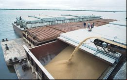  Si se vende 63% de la soja que actualmente está en manos de la cadena oleaginosa, unas 27 millones de toneladas, ingresarían unos 5.600 millones de dólares. 