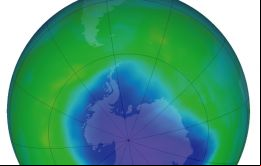 Datos satelitales de la Columna Total de Ozono (mapeados por la Nasa). El color azul indica la zona afectada por el agujero de ozono al 2 de diciembre del 2015.