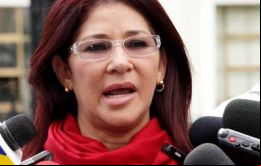 La “primera combatiente” Cilia Flores se dirigió a los chavistas en el centro de Caracas luego que los diputados oficialistas abandonaran el parlamento