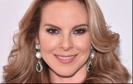 “Te confieso que me siento protegida por primera vez. Ya sabrás mi historia cuando tengamos tiempo de platicar” escribió Kate del Castillo
