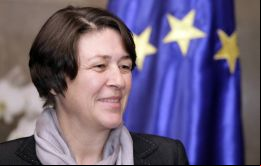 Este acuerdo es un importante paso para frenar las emisiones en la aviación, señaló la comisaria europea de Transporte, Violeta Bulc