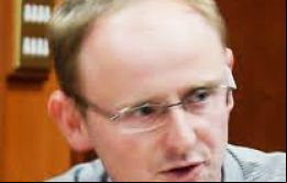  La afirmación es de Michael Poole, legislador electo de Falklands quien afirma que dejar la UE tendría un 'impacto fenomenal' para la economía de las Islas.