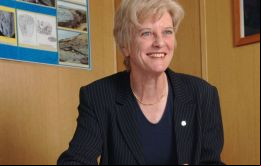 Phyl Rendell llega a Asunción en visita privada y el martes el embajador británico Jeremy Hobbs, ofrecerá un coctel en honor a la visitante. 